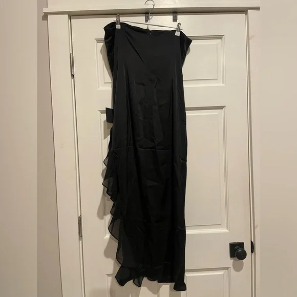NWT Lulus Black Strapless Long Dress With Slit and Ruffles - Picture 5 of 6